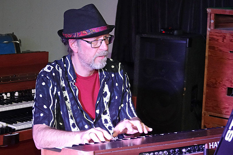 01 - THE SOUND OF CARLOS S - ROLAND BOHUNOVSKY