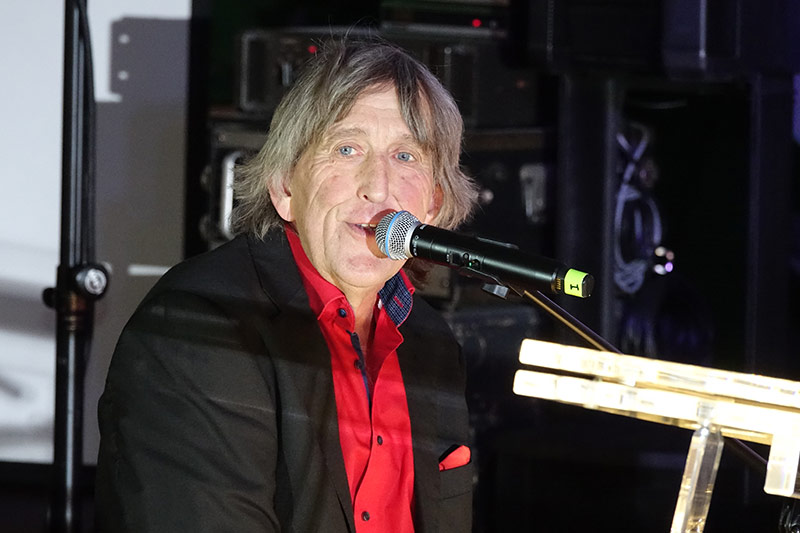 01 - UDO TRIBUTE BAND - GERT PRIX